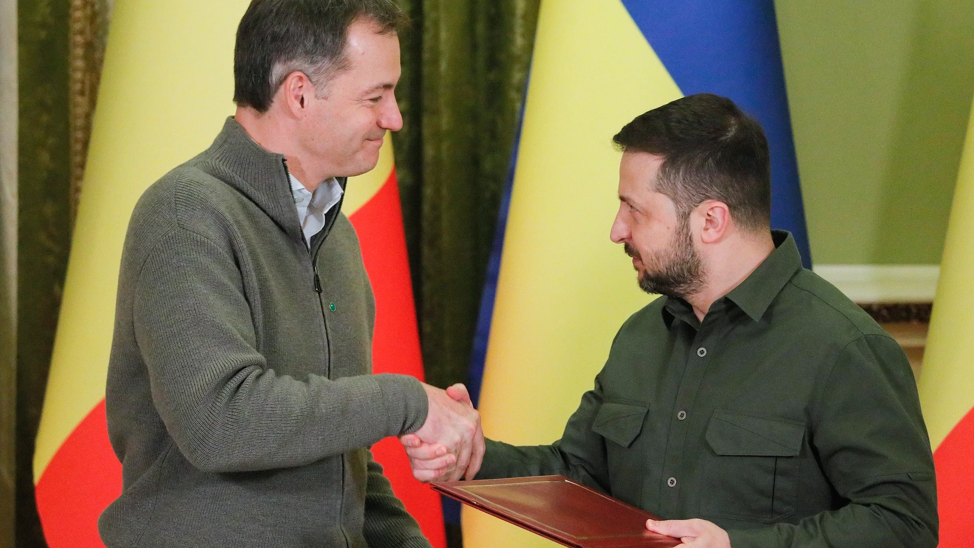 El primer ministro belga Alexander De Croo con Zelenski en Kyiv