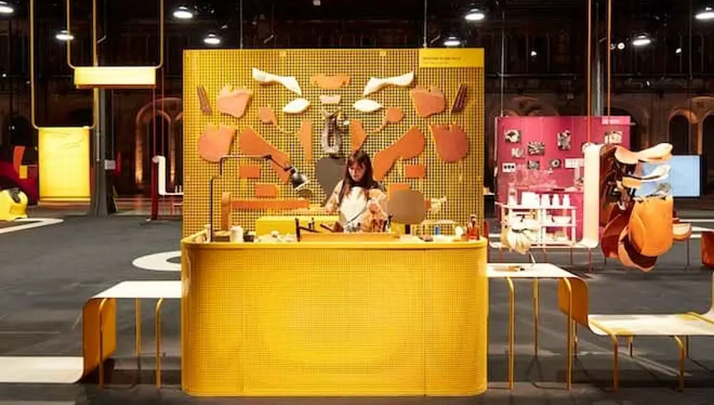 Hermès exhibe su forma de trabajo.