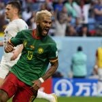 Eric Maxim Choupo-Moting celebra su gol a Serbia, el primero para él en un Mundial
