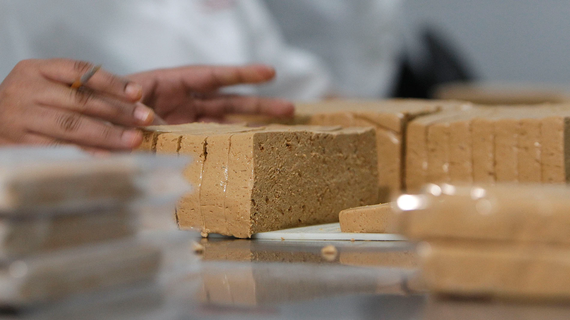 Este año se ha incrementado el precio del turrón de Jijona, así que es buen momento para experimentar en casa