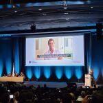 Momento de la presentación en el que se emite el vídeo de Rafa Nadal