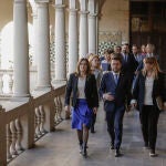 El presidente de la Generalitat, Pere Aragonès, la consellera de Cultura, Natalia Garriga, y la consellera de la Presidencia, Laura Vilagrà se dirigen a la reunión extraordinaria del Govern