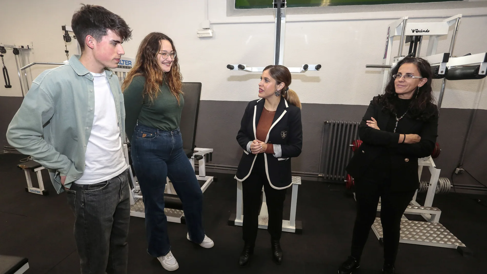 La directora general del Instituto de la Juventud de Castilla y León, Estela López, visita la Residencia Juvenil Doña Sancha de León
