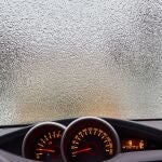 Todos los conductores nos hemos encontrado en algún momento condensación en el interior de nuestros vehículos