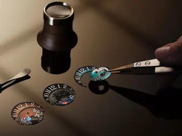 Trabajos de pintura a mano en los últimos relojes de Jaeger-LeCoultre. Trabajos de pintura a mano en los últimos relojes de Jaeger-LeCoultre.