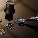 Trabajos de pintura a mano en los últimos relojes de Jaeger-LeCoultre.