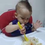 El bebé debe sentarse a comer con el resto de la familia