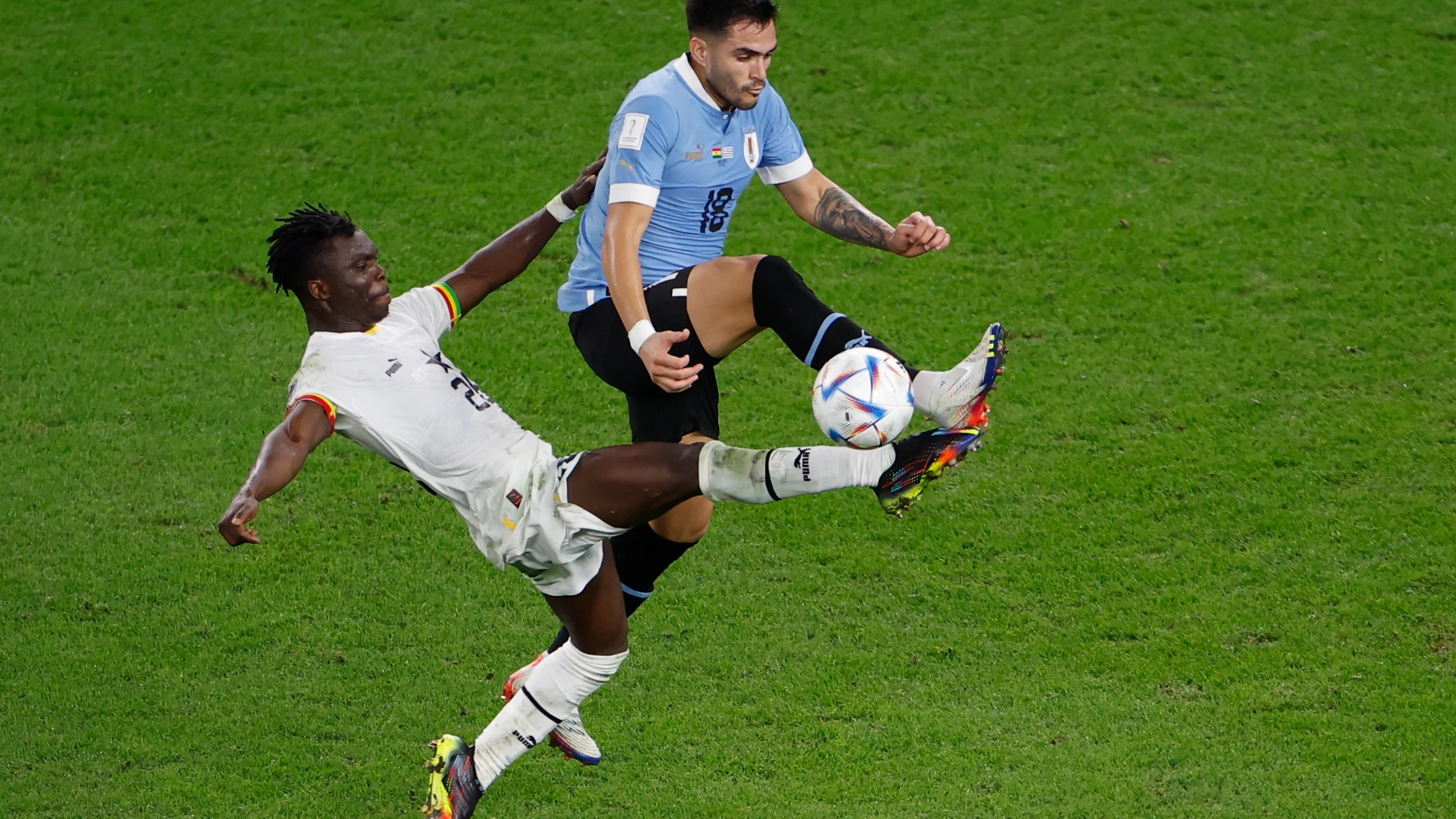 Maxi Gómez con Uruguay. EFE/ Alberto Estevez