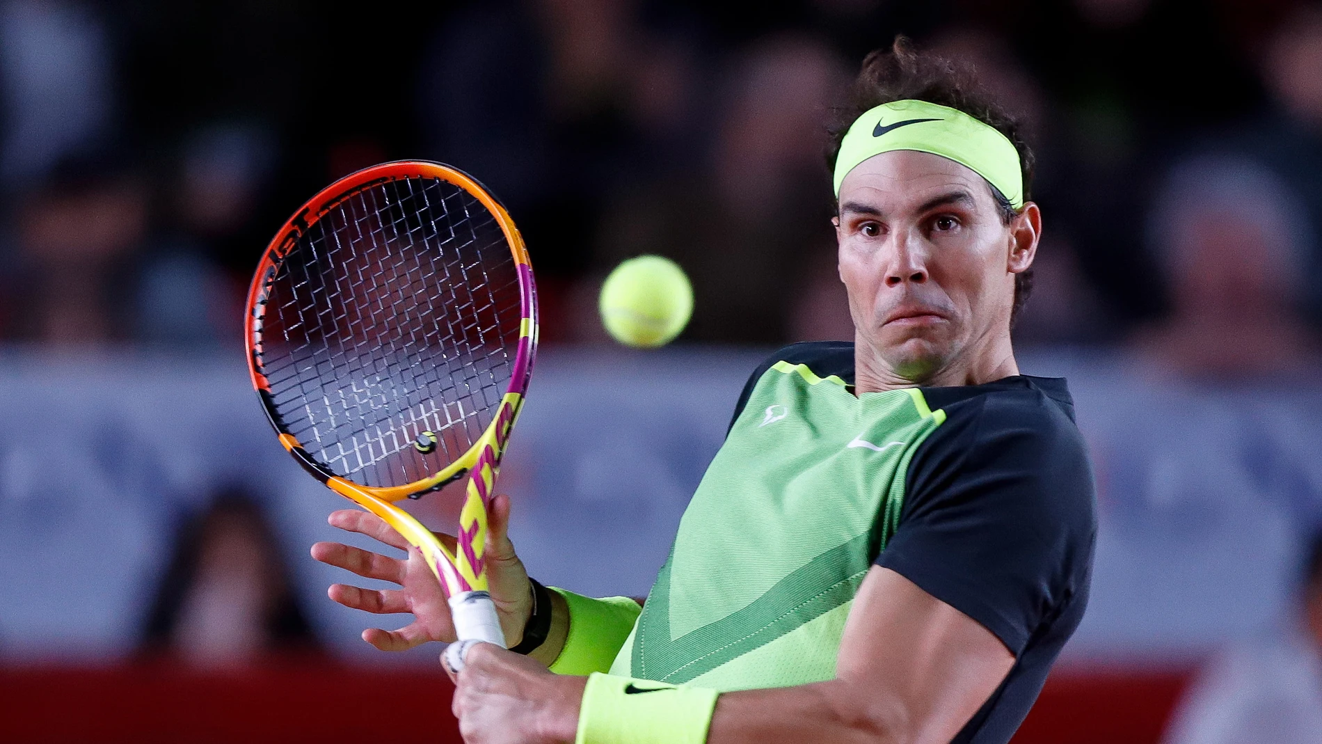 Rafa Nadal dio un golpe espectacular en su partido de exhibición en México