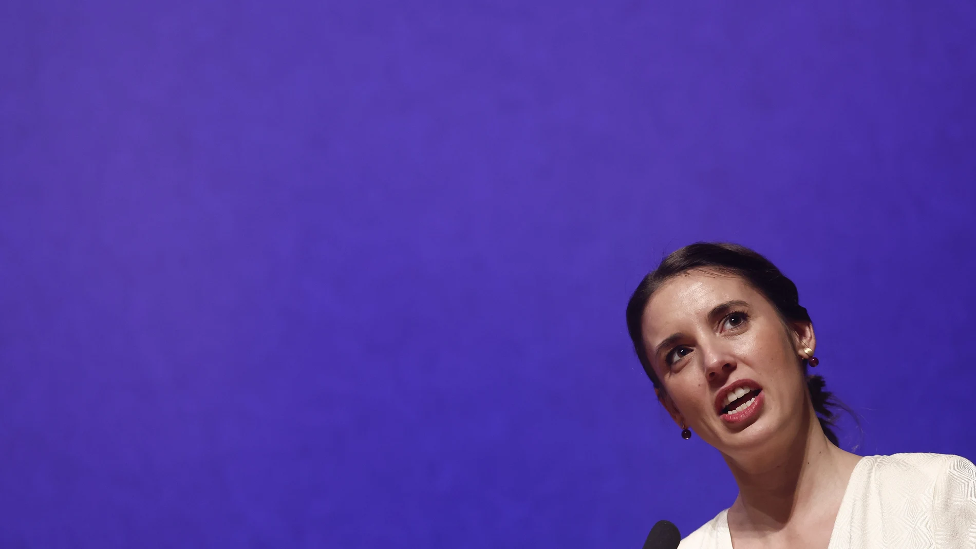 MADRID, 25/11/2022.- La ministra de Igualdad, Irene Montero, durante el acto institucional celebrado en Madrid con motivo de la XIX entrega de los reconocimientos y menciones especiales con motivo del Día Internacional para la Eliminación de la Violencia contra las Mujeres, este viernes. EFE/ Sergio Pérez