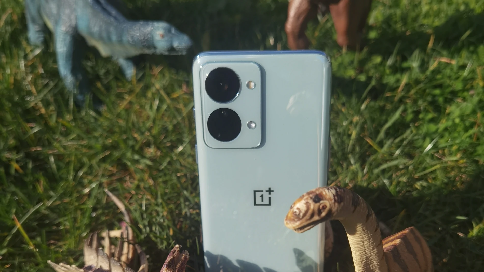 OnePlus Nord 2T, un teléfono que tiene muy claro con quien debe competir.