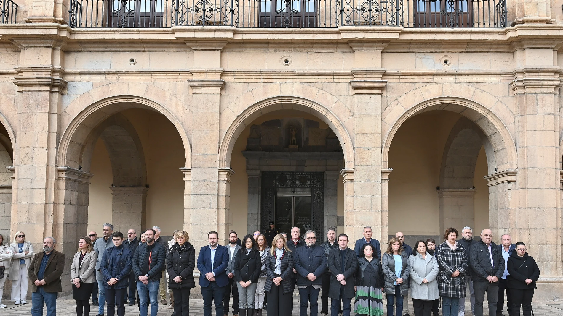 Castelló guarda tres minutos de silencio en recuerdo de las víctimas mortales del atropello ocurrido este viernes en la ciudad