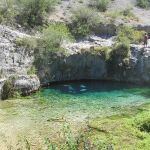 Entrada al pozo azul en Covanera (Burgos)