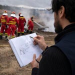 Retrato de la UME en uno de sus entrenamientos de contención del fuego por parte de la Fundación Ferrer-Dalmau. Fotografía: Zaida del Río (Universidad Nebrija)
