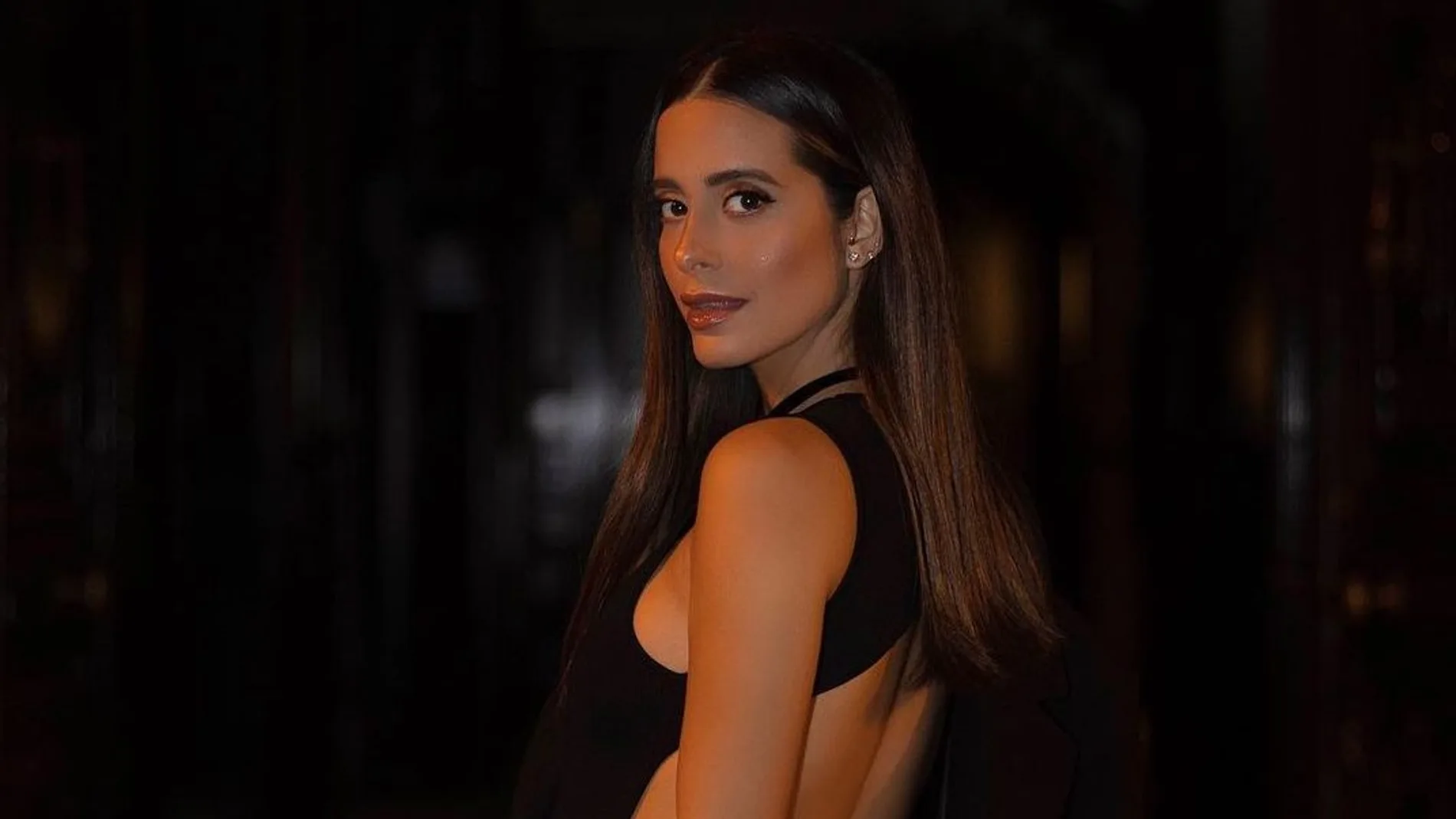 María Fernández-Rubíes con botas altas de Mango