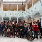 Algunos de los usuarios del Taller de Arteterapia que hanparticipado en la creación de “Viaje al Amor: ¿qué es para ti la Navidad?