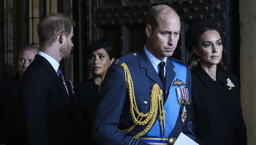 Los duques de Cambridge y los de Sussex, durante el entierro de la reina Isabel II