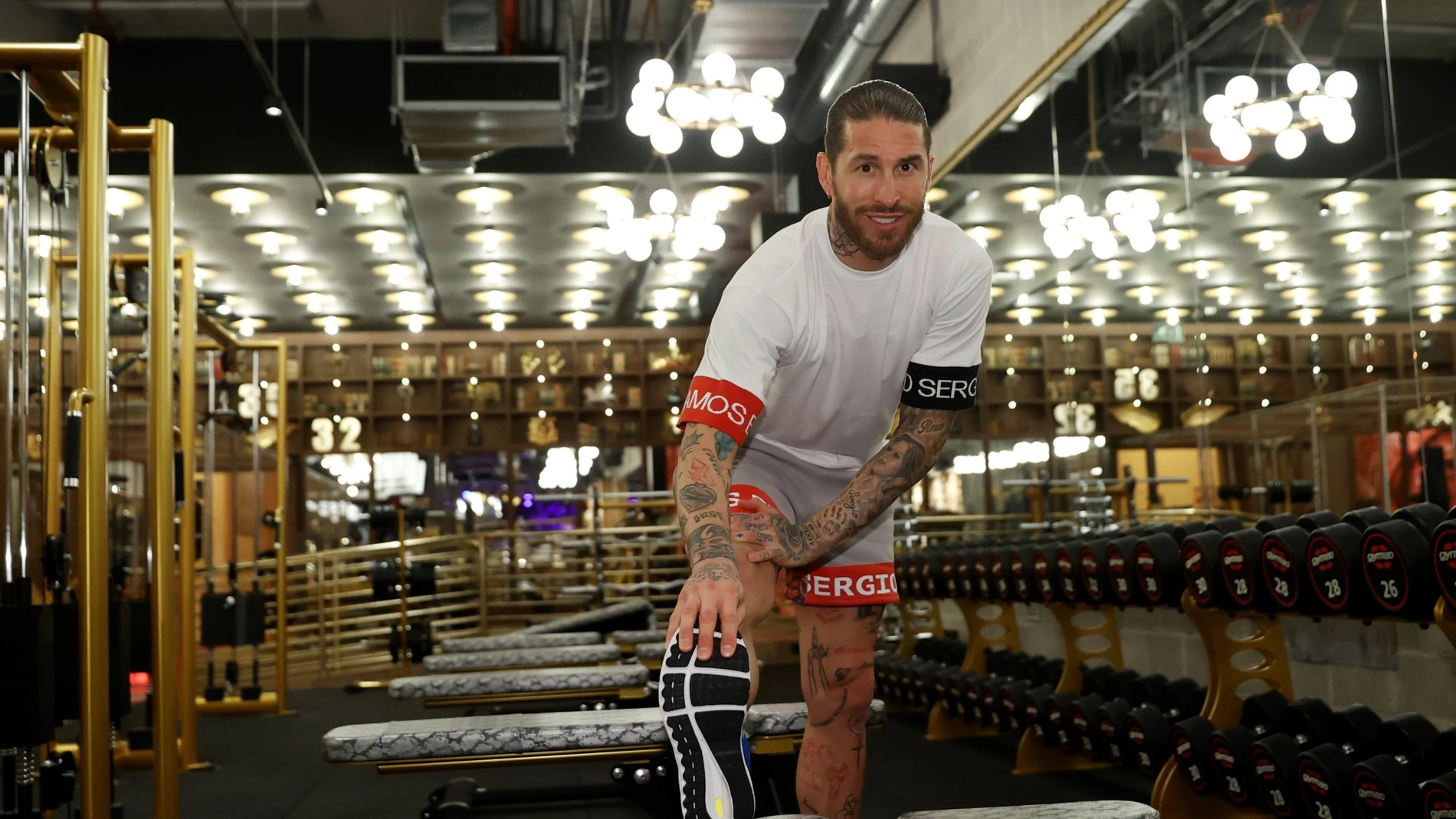 El defensa del París Saint Germain Sergio Ramos entrena en el gimnasio que lleva su nombre, en Madrid.