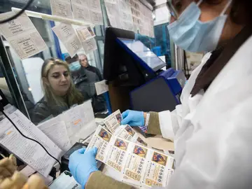 Los loteros catalanes esperan una buena campaña de venta de décimos del Sorteo Extraordinario de Lotería de Navidad Los loteros catalanes esperan una buena campaña de venta de décimos del Sorteo Extraordinario de Lotería de Navidad