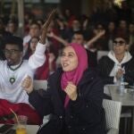 Las mujeres ocupan también los cafés en Rabat celebrando los éxitos de la selección marroquí