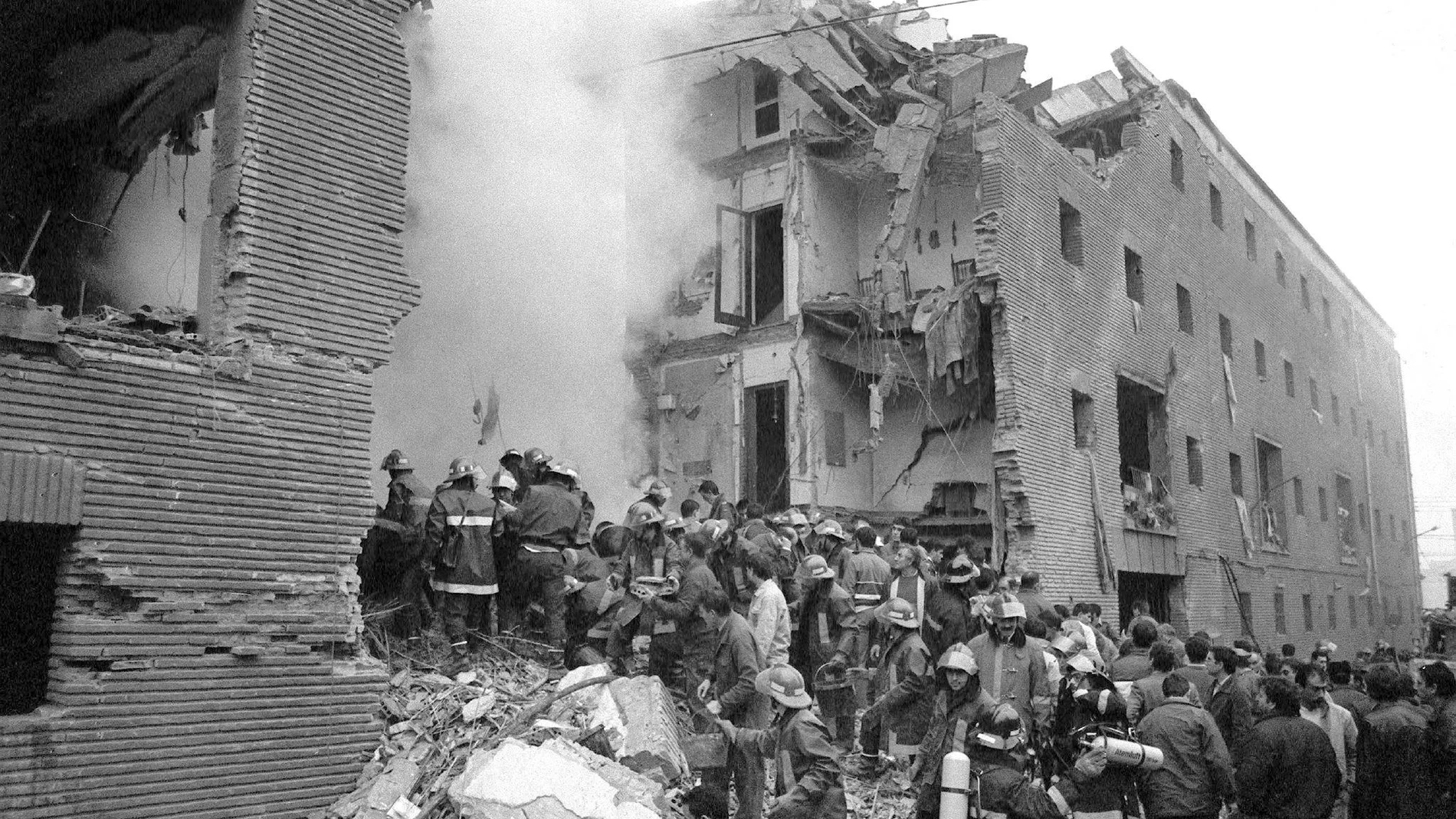 Fotografía tomada en 1987 en la casa cuartel de la Guardia Civil en Zaragoza tras un atentado de ETA