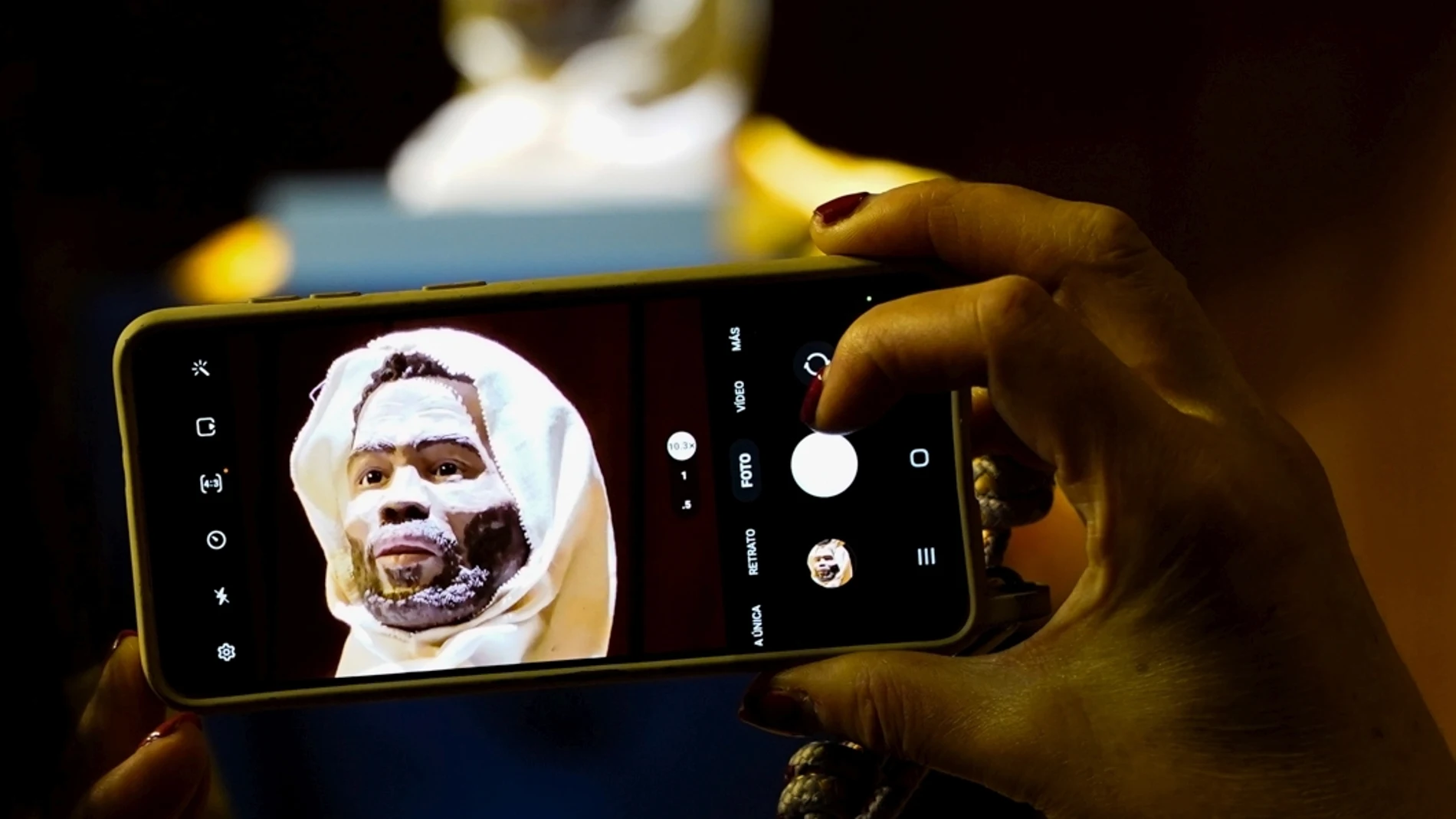 Imagen del santo durante la presentación del estudio forense realizado a su cuerpo