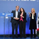 El presidente nacional del Partido Popular (PP), Alberto Núñez Feijóo, la presidenta de la Comunidad de Madrid, Isabel Díaz Ayuso, la candidata del PP en Alcobendas, Rocío García Alcántara, y el alcalde de Madrid, José Luis Martínez-Almeida en la cena de Navidad del PP madrileño