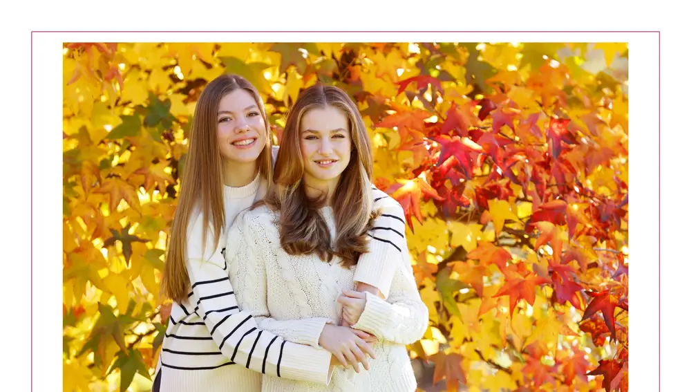 La princesa Leonor y la infanta Sofía, en los jardines del Palacio de la Zarzuela