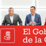 Santos Cerdán, Pedro Sánchez y Andrea Fernández