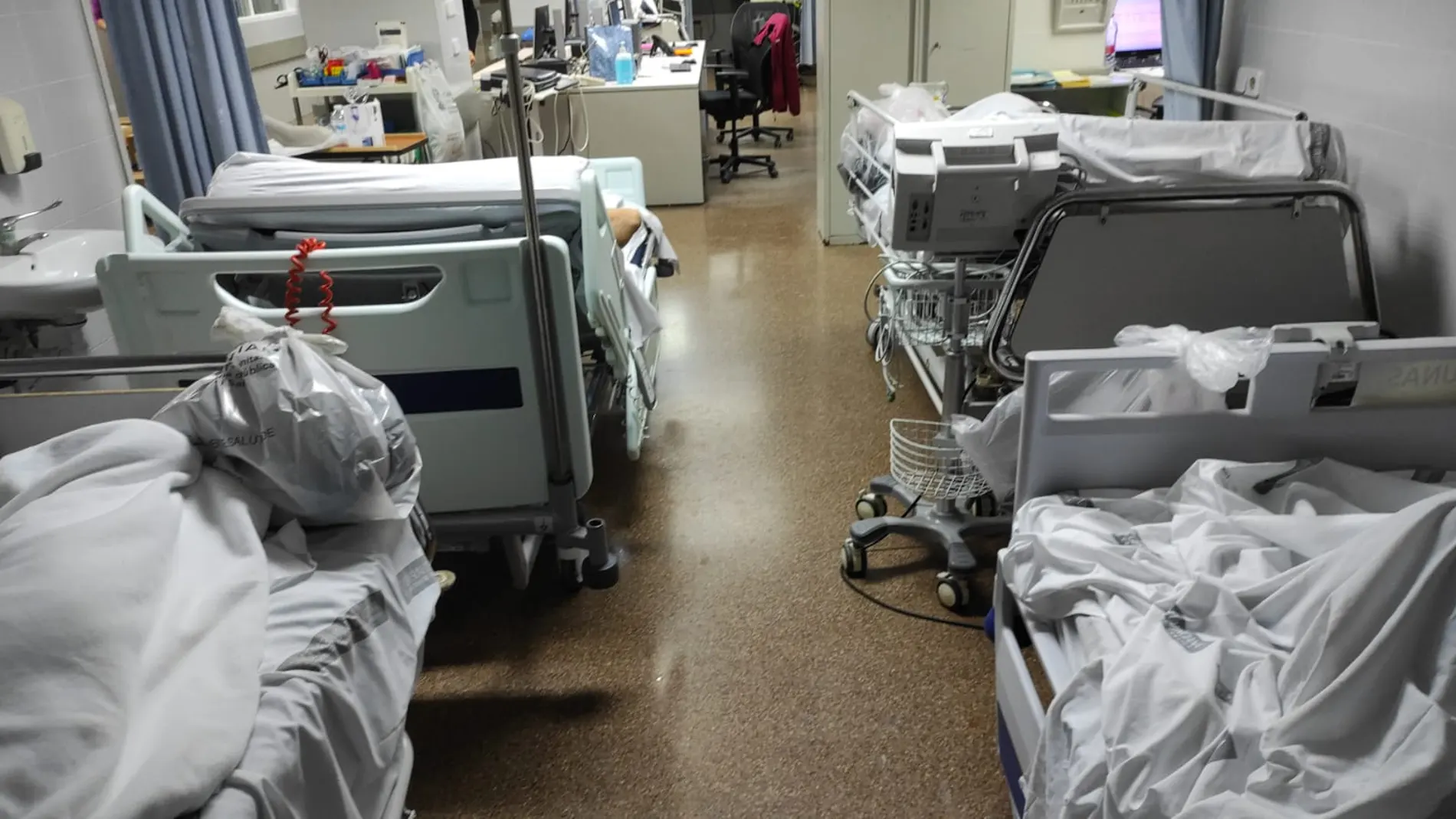 Fotografía del box de Urgencias del Hospital La Ribera de Alzira