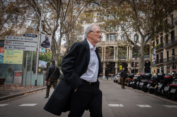 El exalcalde de Barcelona Xavier Trias a su salida de una rueda de prensa tras ser proclamado candidato de Junts a la Alcaldía de Barcelona, a 13 de diciembre de 2022, en Barcelona, Catalunya (España). Xavier Trias optará por quinta vez a la alcaldía de Barcelona en las elecciones del 28 de mayo de 2023. La decisión fue anunciada ayer, 12 de diciembre, en una cena de Navidad con 300 militantes de su partido después de meses de reflexión. Trias competirá contra Ernest Maragall (ERC) en el campo independentista y contra Ada Colau (comunes) y Jaume Collboni (PSC) por la alcaldía de Barcelona.13 DICIEMBRE 2022;RUEDA DE PRENSA;JUNTS;CANDIDATO;ALCALDÍA;ALCALDE;ELECCIONES;ELECCIONES MUNICIPALES;DECISIÓN;VOTACIÓNDavid Zorrakino / Europa Press13/12/2022