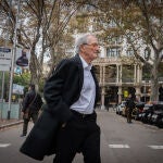El exalcalde de Barcelona Xavier Trias a su salida de una rueda de prensa tras ser proclamado candidato de Junts a la Alcaldía de Barcelona, a 13 de diciembre de 2022, en Barcelona, Catalunya (España). Xavier Trias optará por quinta vez a la alcaldía de Barcelona en las elecciones del 28 de mayo de 2023. La decisión fue anunciada ayer, 12 de diciembre, en una cena de Navidad con 300 militantes de su partido después de meses de reflexión. Trias competirá contra Ernest Maragall (ERC) en el campo independentista y contra Ada Colau (comunes) y Jaume Collboni (PSC) por la alcaldía de Barcelona.13 DICIEMBRE 2022;RUEDA DE PRENSA;JUNTS;CANDIDATO;ALCALDÍA;ALCALDE;ELECCIONES;ELECCIONES MUNICIPALES;DECISIÓN;VOTACIÓNDavid Zorrakino / Europa Press13/12/2022