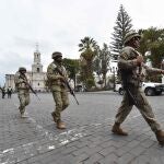 El Gobierno peruano declaró este miércoles el estado de emergencia en todo el país por 30 días, lo que implica la suspensión de los derechos de reunión, inviolabilidad del domicilio y libertad de tránsito