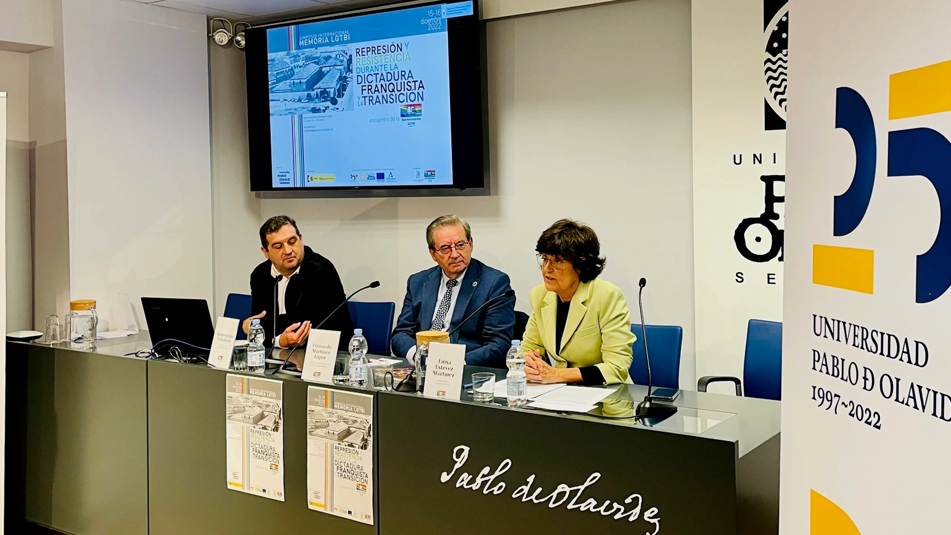 El secretario de Estado de Memoria Democrática, Fernando Martínez, la presidenta de la Fundación Pedro Zerolo, Luisa Estévez, y el director de Olavide Sevilla-Centro, Gumersindo Caballero, durante la presentación