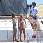 LA EX TENISTA ARANTXA SANCHEZ VICARIO Y JOSEP SANTACANA EN EL BARCO