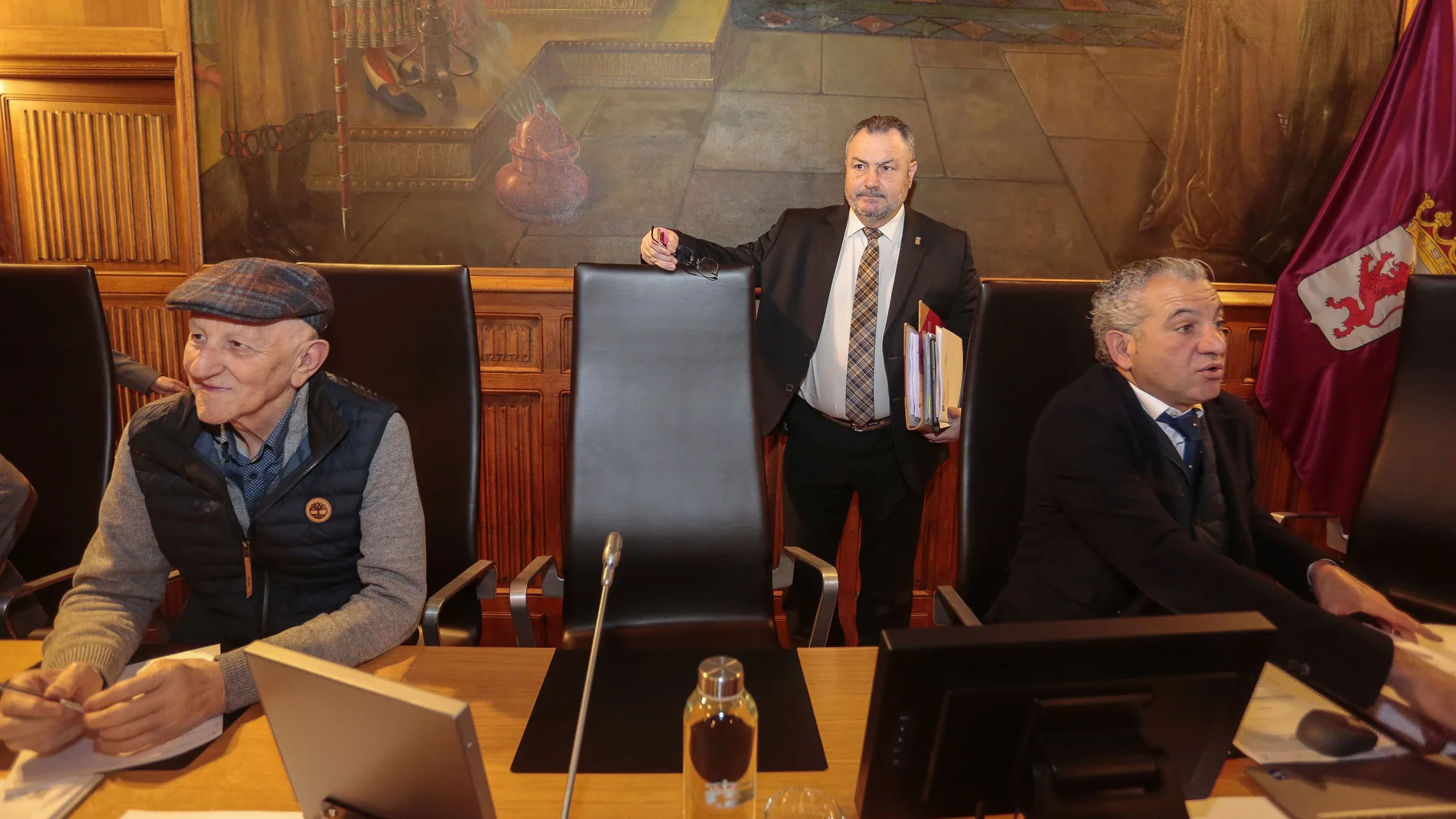 Pleno extraordinario de la Diputación de León. En la imagen, el presidente y los vicepresidente de la institución provincial, Eduardo Morán, Nicanor Sen y Matías Llorente