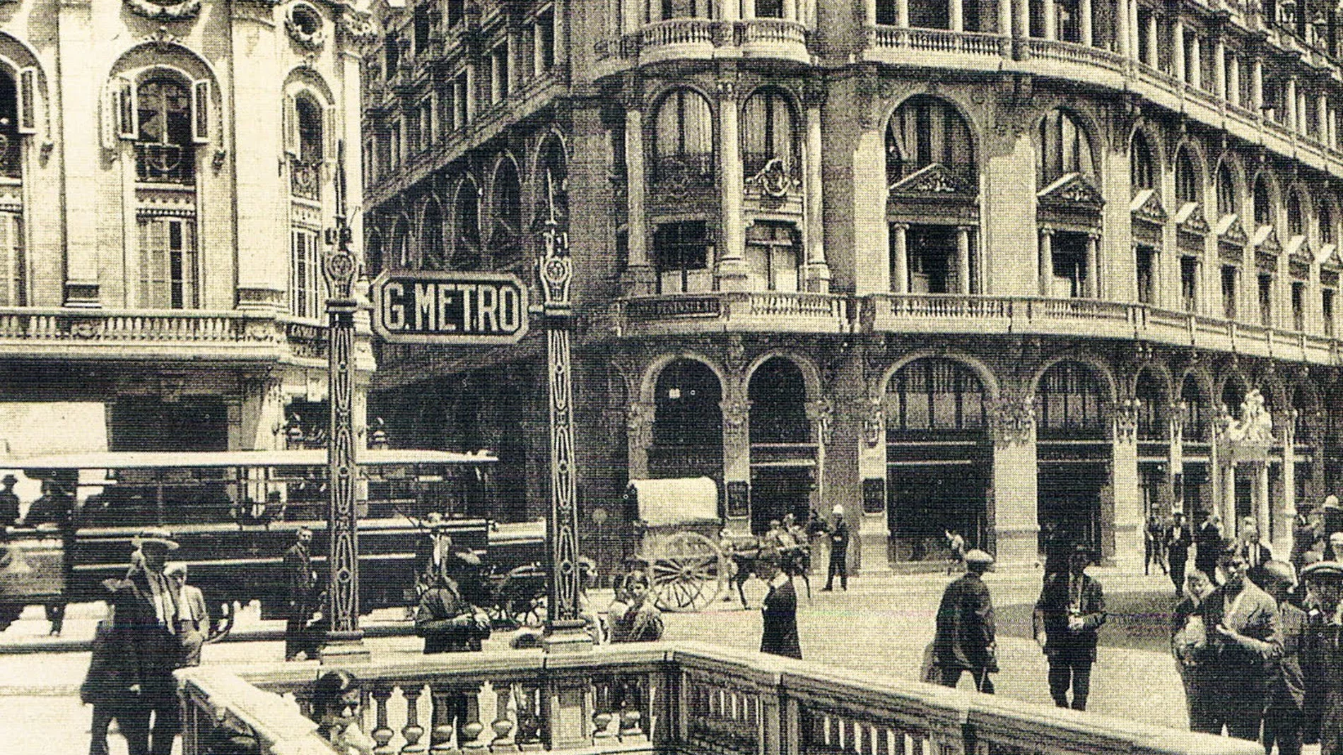 Imagen de una parada de metro de Barcelona en los años 30