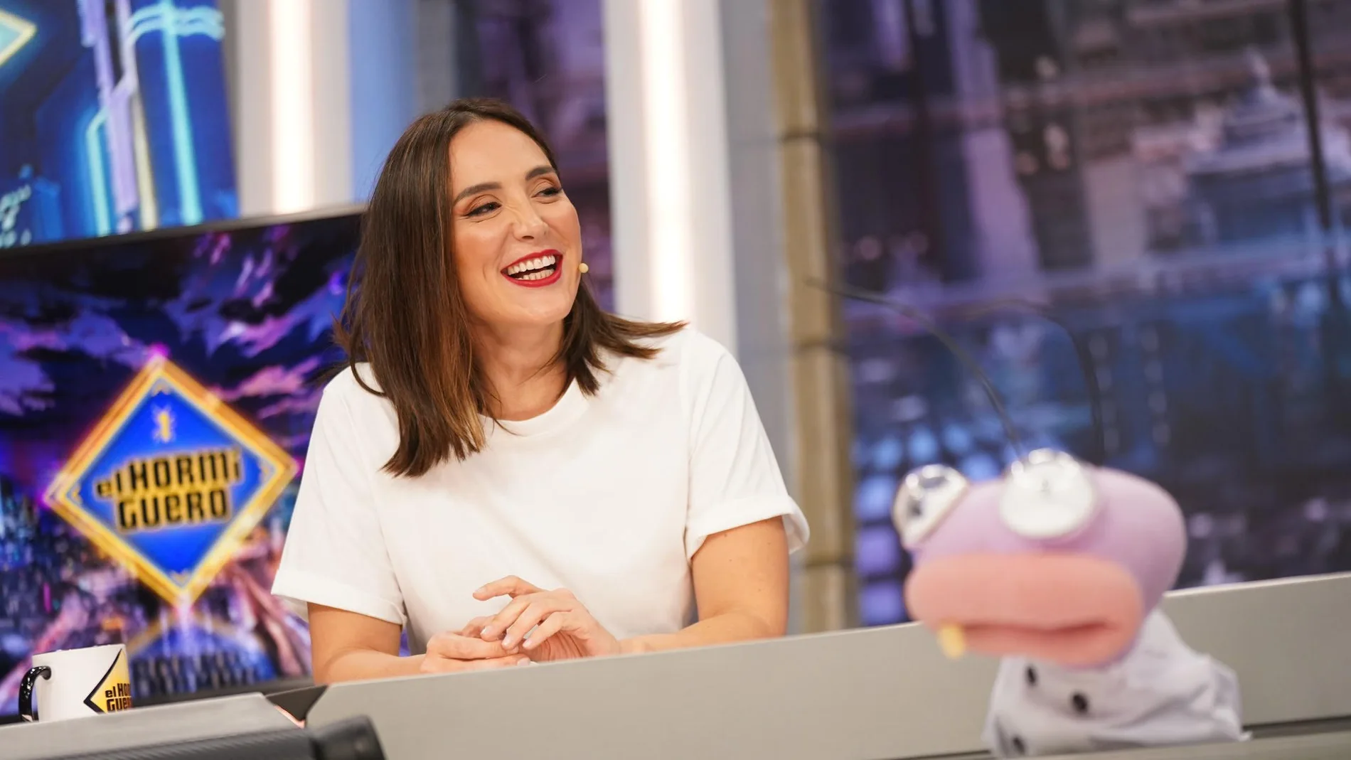Tamara Falcó con look navideño en 'El Hormiguero'.