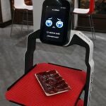 Coquito, el primer camarero robot de Castilla y León, del restaurante Coco Atapuerca