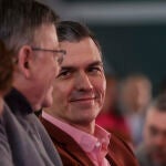 El presidente del Gobierno de España y secretario general del PSOE, Pedro Sánchez, durante el acto de presentación de los candidatos socialistas a las alcaldías españolas, en el Espacio Arquerías, Ciudad de las Artes y Las Ciencias, a 16 de diciembre de 2022, en Valencia