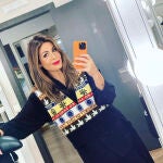 Nuria Roca con chaleco perfecto para Navidad.