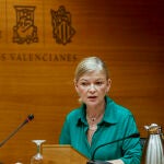 La consellera de Justicia, Gabriela Bravo, comparece en Les Corts para informar del plan de reagrupación de partidos judiciales en la Comunitat Valenciana en materia de violencia de genero.