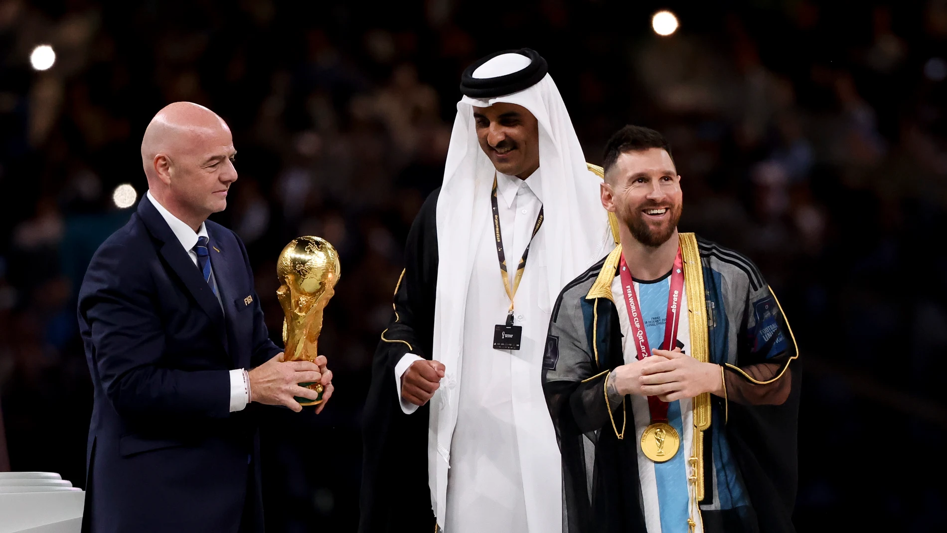 Gianni Infantino, el emir de Qatar Sheikh Tamim bin Hamad Al Thani, y Lionel Messi