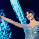 MADRID, 20/12/2022.- La cantante Aitana durante el concierto que ofrece hoy martes en el WiZink Center, en Madrid, dentro de su gira "11 razones más". EFE/MARISCAL