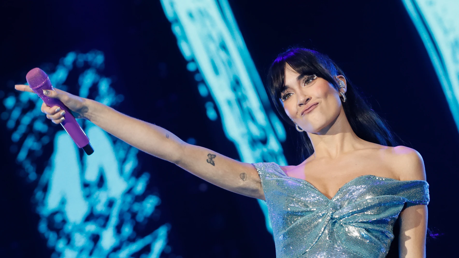 MADRID, 20/12/2022.- La cantante Aitana durante el concierto que ofrece hoy martes en el WiZink Center, en Madrid, dentro de su gira "11 razones más". EFE/MARISCAL