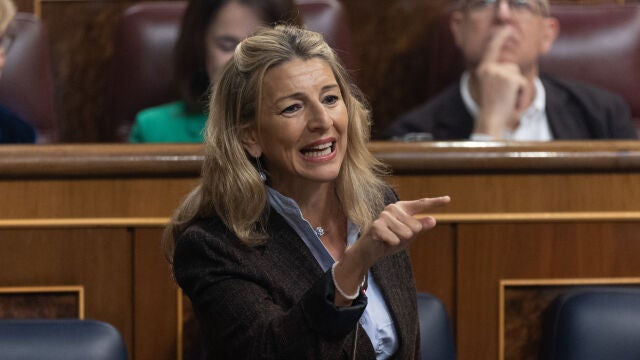 La vicepresidenta segunda y ministra de Trabajo y Economía Social, Yolanda Díaz, durante una sesión plenaria, en el Congreso de los Diputados