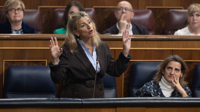 La vicepresidenta segunda y ministra de Trabajo y Economía Social, Yolanda Díaz, durante la sesión plenaria, en el Congreso de los Diputados
