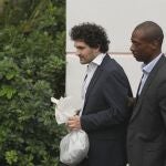 El fundador de FTX, Sam Bankman-Fried, escoltado tras aceptar su extradición de Bahamas a Estados Unidos