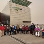 Usuarios del SAD de Gijón en una visita al acuario de la ciudad.
