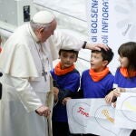 Francisco con un grupo de niños